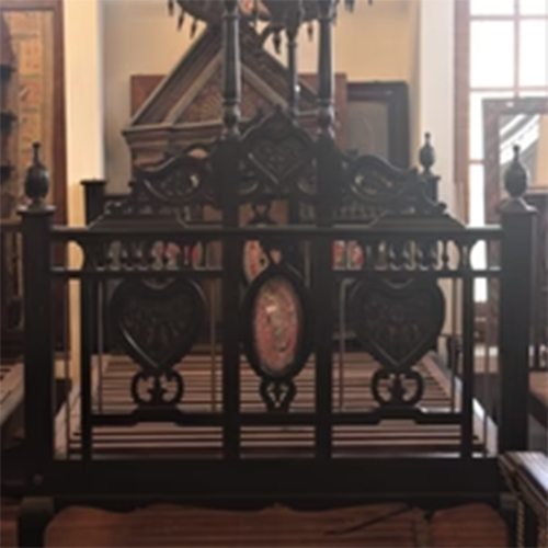 Four Poster Bed Decoration