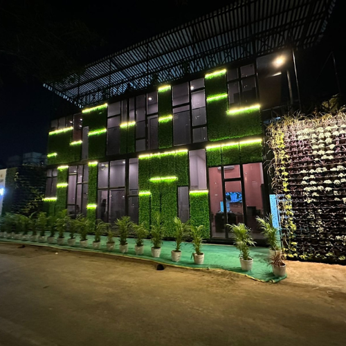 Customized Premium Cabins